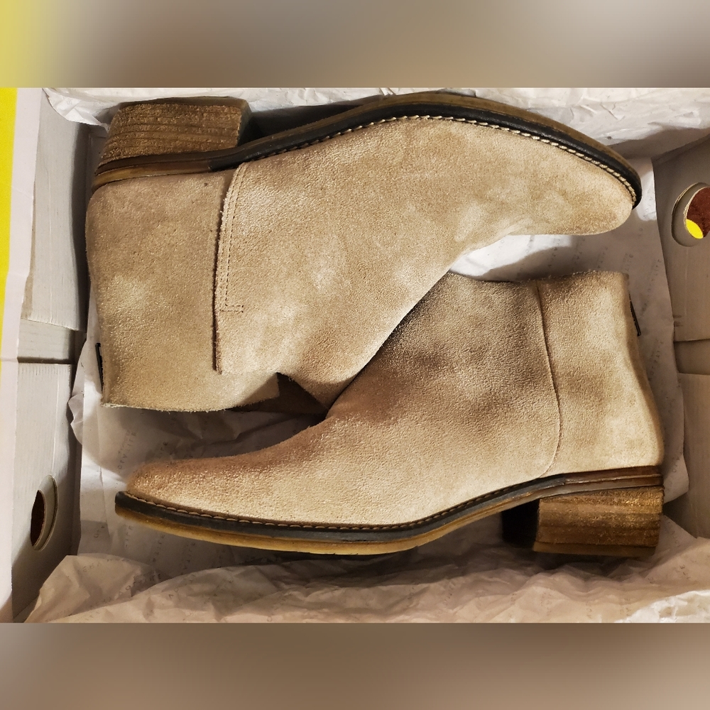 Very Volatile suede booties sz 8 - Picture 4 of 5